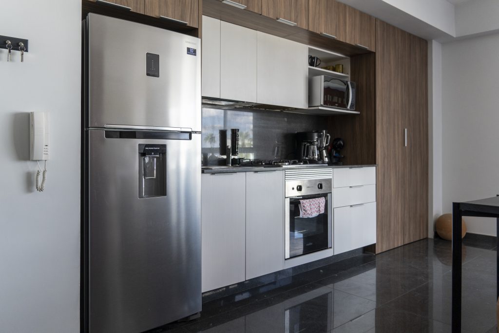 geladeira frost free na cozinha